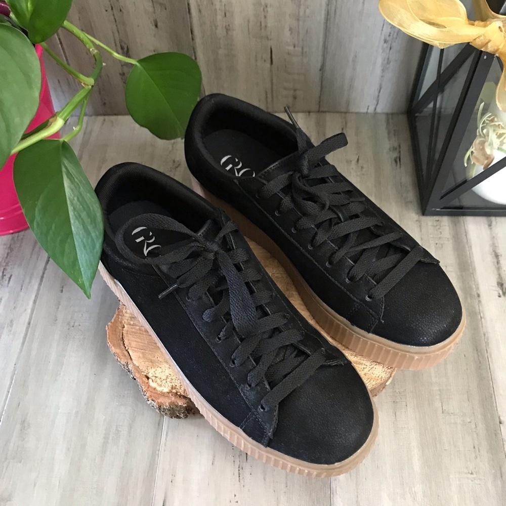 Groove Fashion Sneakers